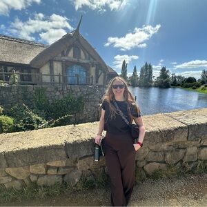 Meet your Posher, Joy
